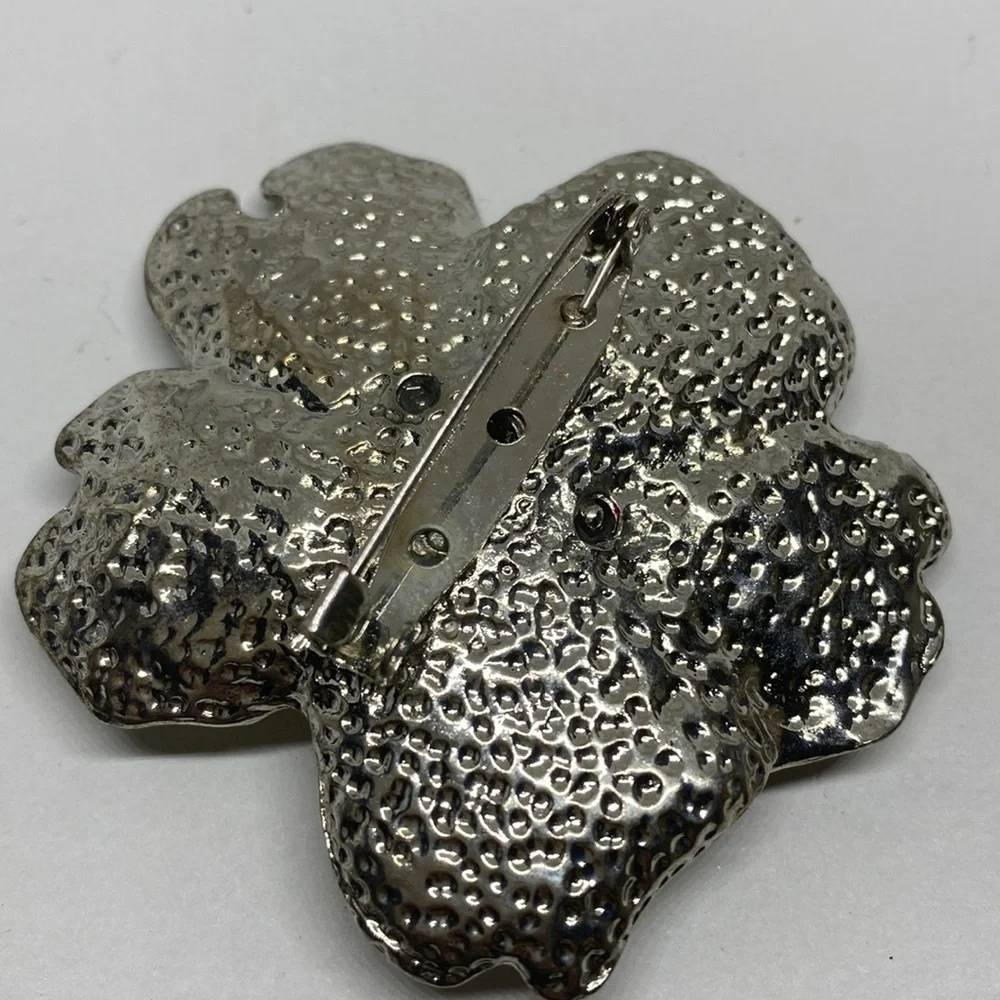 Vintage Enamel Flower Brooch​ - Picture 5 of 7